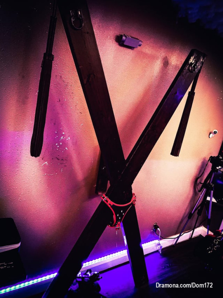 LES NUANCES DE SOUMISSION BDSM 
4. LE(LA) VRAI(E) SOUMIS(E), NON ESCLAVE

Donne le contrôle à son partenaire (d’une façon temporaire et sous certaines limites négociées). Trouve sa satisfaction dans les aspects de la soumission autre que de servir ou d’être utilisé(e) par un(e) Maître(sse). Excité(e) par le suspense, la vulnérabilité et/ou de donner la responsabilité à son(sa) partenaire. Ne contrôle pas ou très peu la scène, à l'exception de certains détails larges, mais recherche son plaisir direct (contrairement à avoir du plaisir de plaire au (à la) Dominant(e)).

NB :👇 très important de savoir ceci : 
Le BDSM est une forme de pratique d'épanouissement personnel réservée aux adultes responsables et consentants. En d'autres termes c'est un jeu pour adultes.

_________________________
💋💋💋💋💋💋💋
N'oubliez jamais ceci : "LE SEXE FAIT JOUIR MAIS LA MANIÈRE DE JOUIR REND LE SEXE VICIEUX ET PERVERS"
 Déesse Ramona❤️